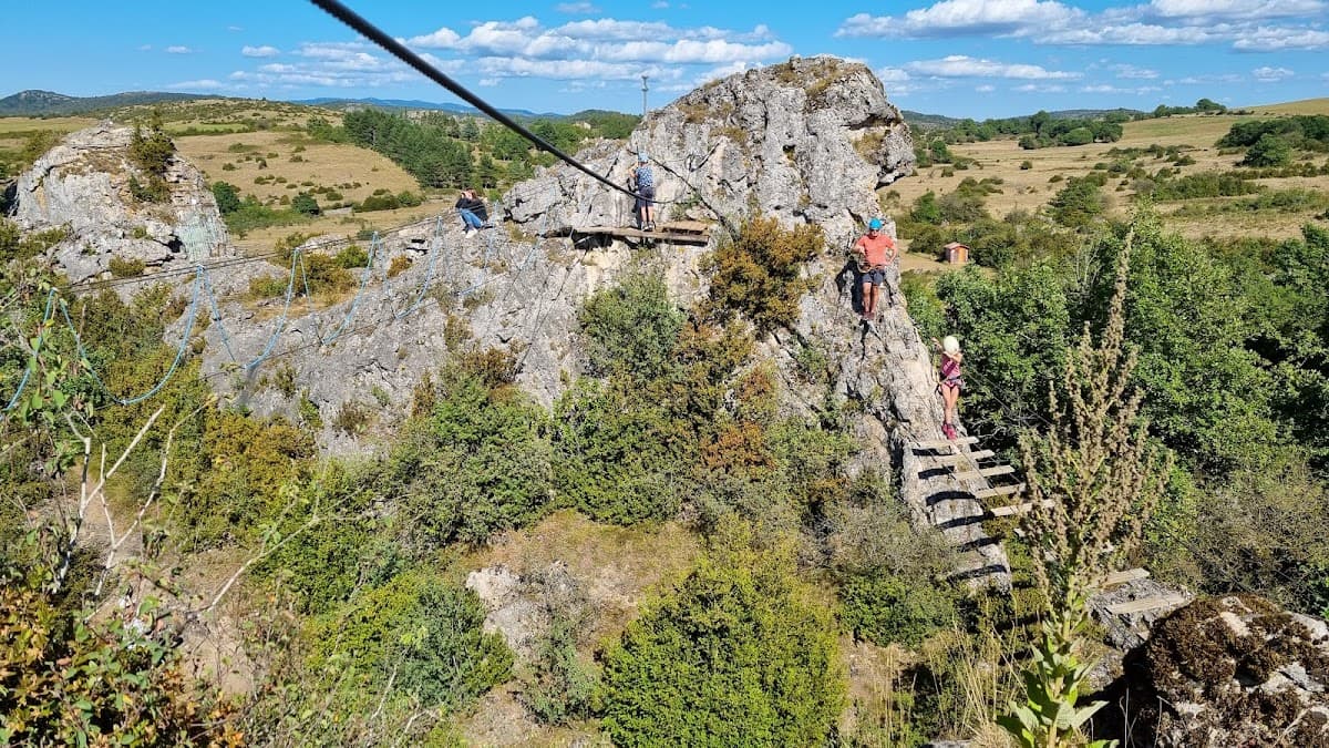 Parcours acrobatique en forêt LES IFERS