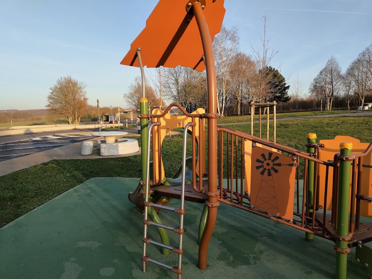 Aires de jeux et pétanque Bord de Marne