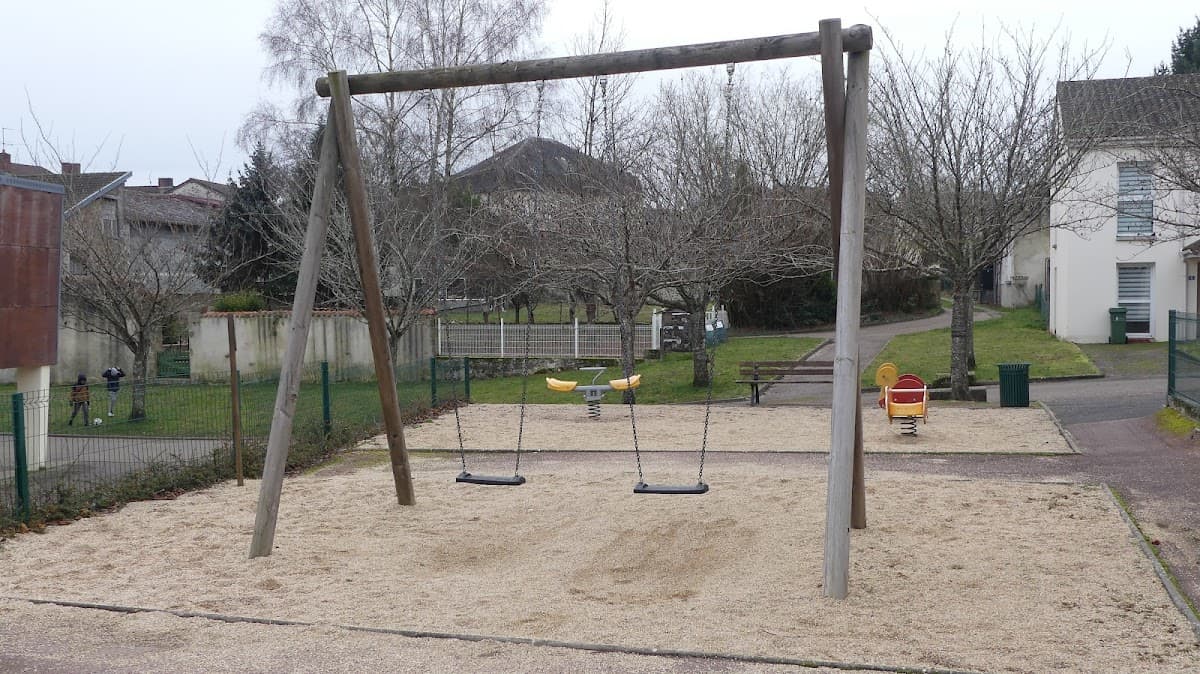 Terrain derrière la salle